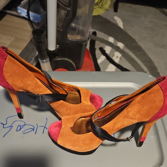 Jessica Simpson Orange and Pink Heels - Picture 1 of 2
